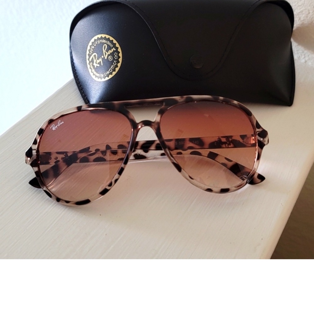 I’m in search of these sunglasses to buy.